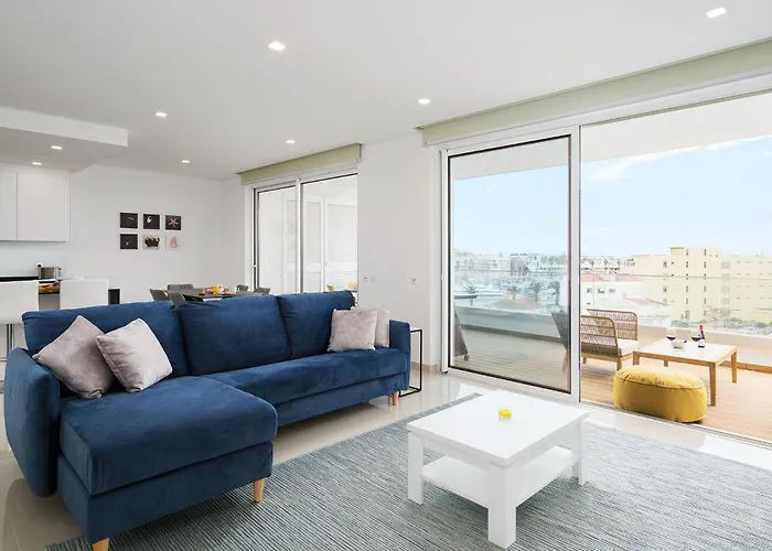 Bright Modern Seaside *