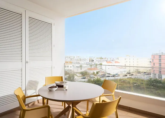 Bright Modern Seaside ラゴス