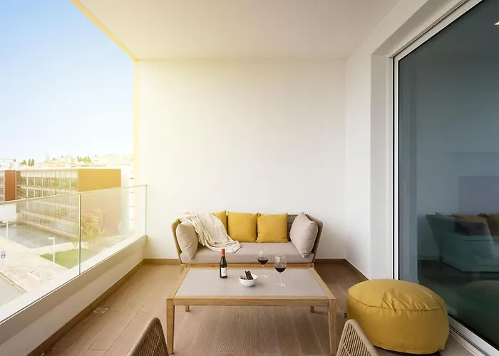 Bright Modern Seaside * ラゴス