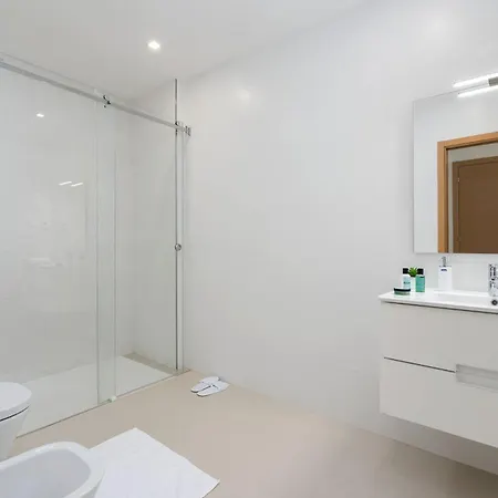 Bright Modern Seaside Appartement Lagos